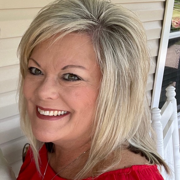 Meet your Posher, Melanie - Picture 2 of 2